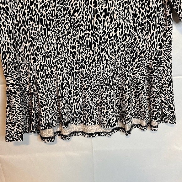LIZ CLAIBORNE, Quarter Sleeve White/Black Animal Print Round Neck, Blouse, M - Picture 6 of 9